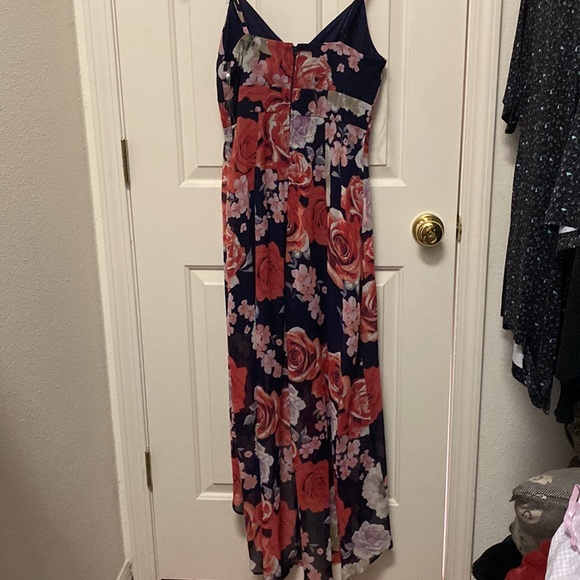 Never worn! High in the front long on in the back style dress! Fun summer dress - Picture 2 of 3